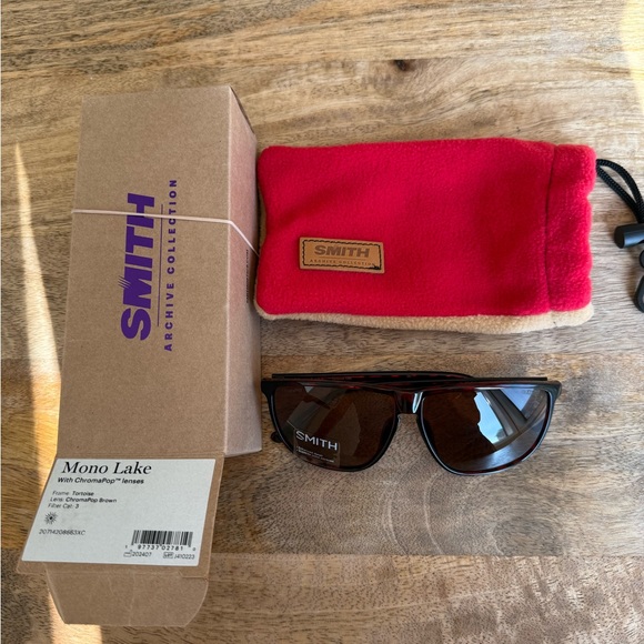SMITH Black Sunglasses with Red Pouch - Picture 2 of 3